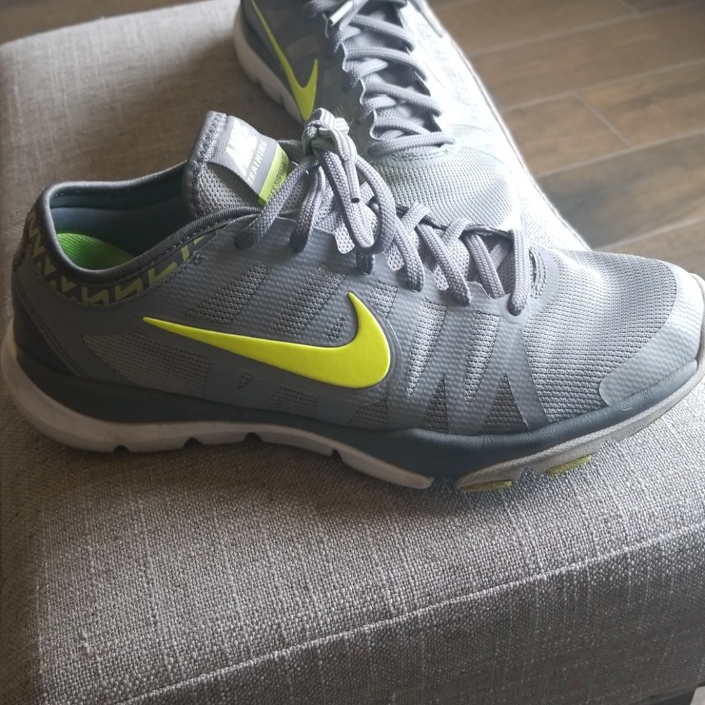 Nike tennis shoes